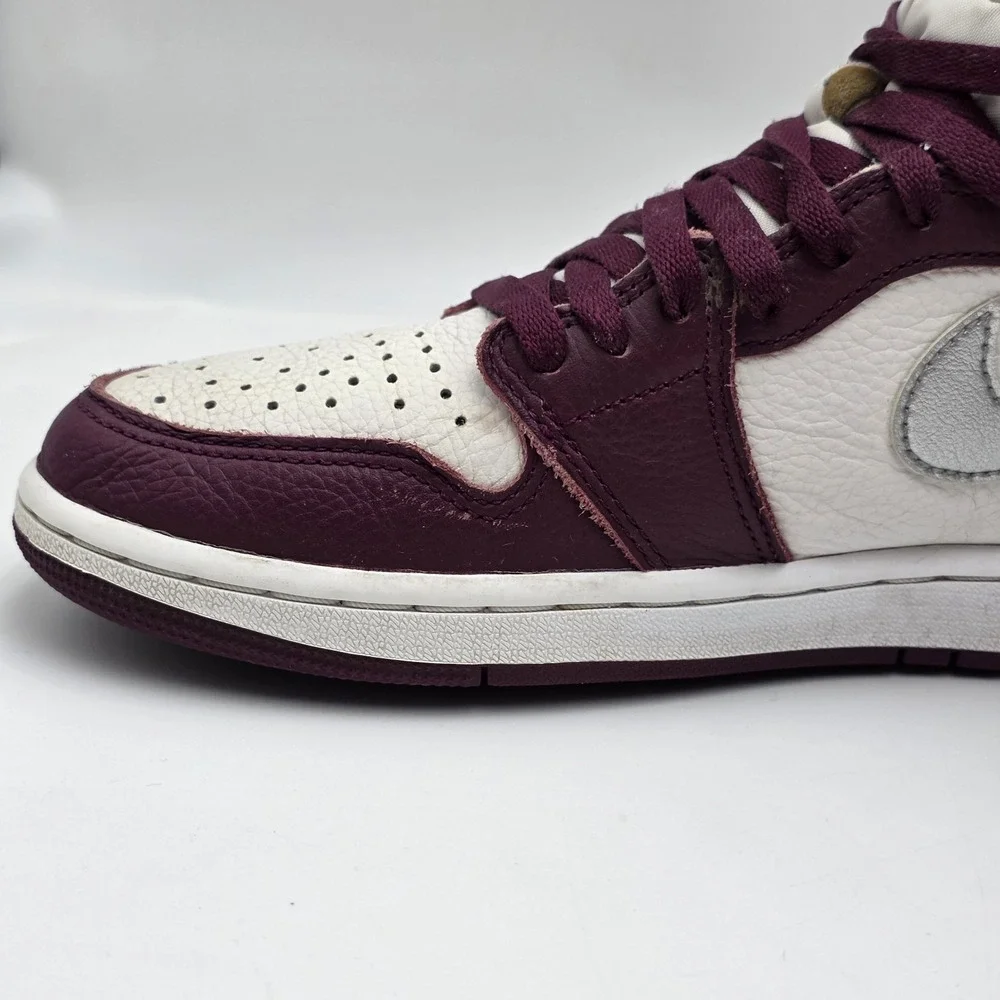 Air Jordan 1 Retro High OG‎ Men's Size 9 Bordeaux 555088-611